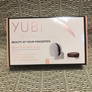 ☀️Yubi beauty buff and blend duo finger brush
